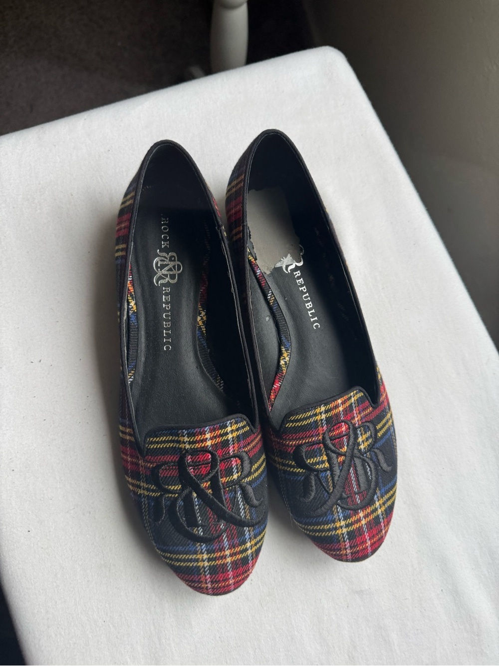 Rock & Republic plaid loafers with embroidered bow detail ❤️💙 Size 8.5